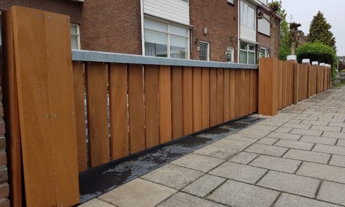 Hout en staal hekwerk