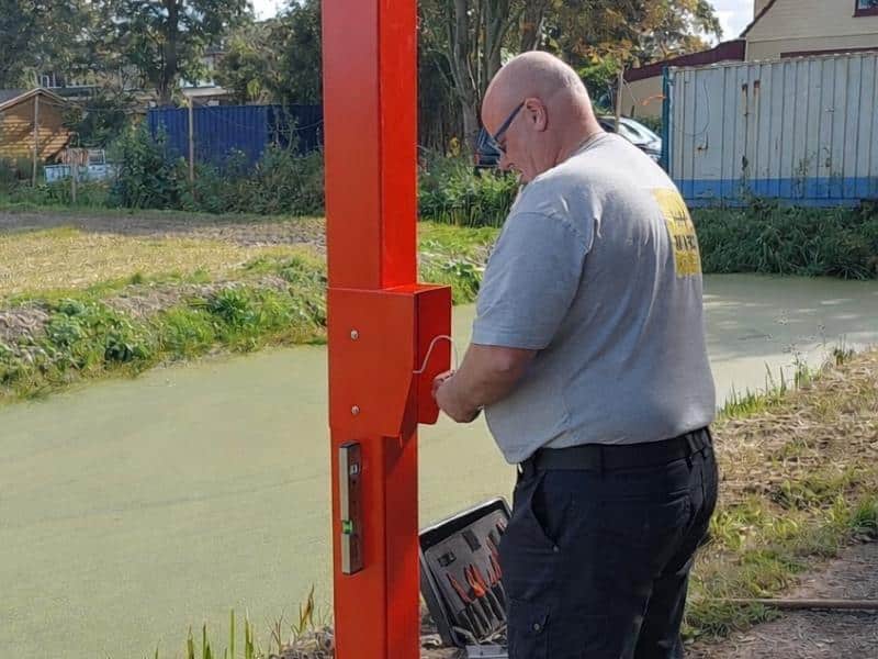 Intercom laten installeren bij hek door De Kim Hekwerk, montage van toegangscontrole systeem bij poort voor veilige toegang.