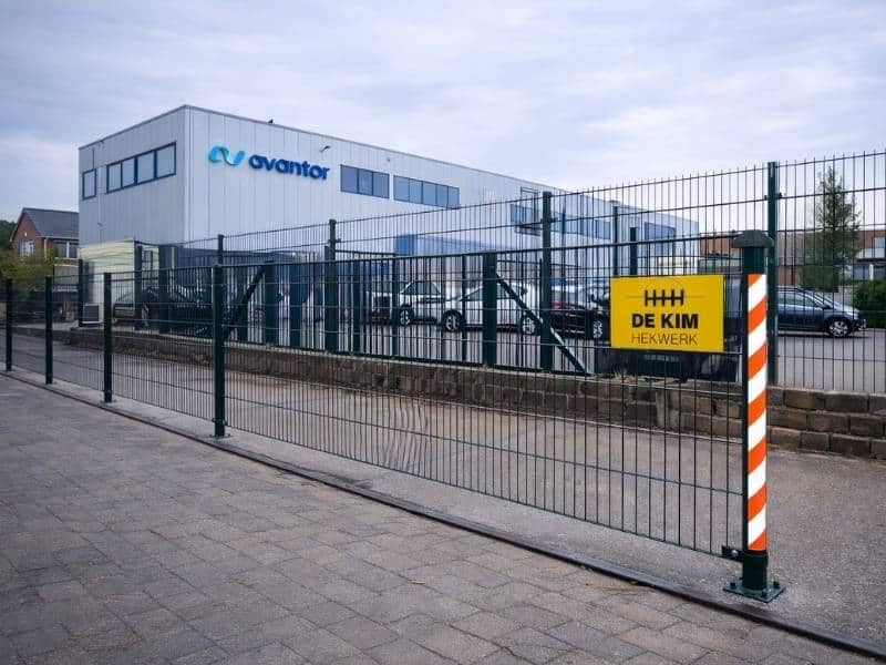 Dubbelstaafmat hekwerk en schuifpoort in Hillegom